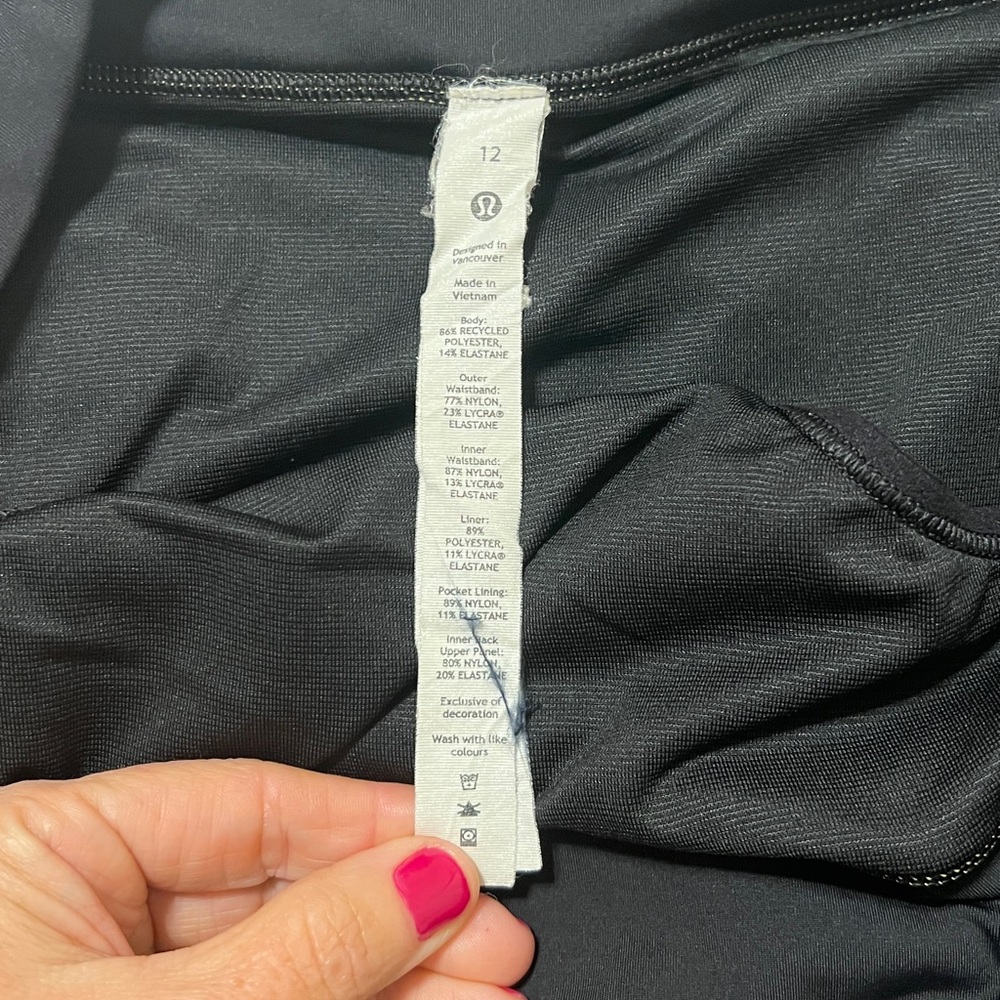 RARE lululemon patterned shorts! - Picture 10 of 10